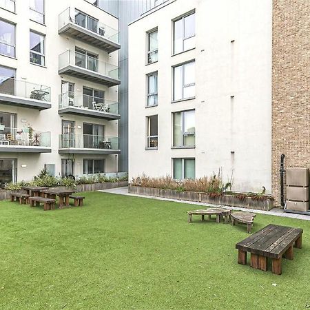 Modern Serviced 3-Bedroom Flat In East Londen Buitenkant foto