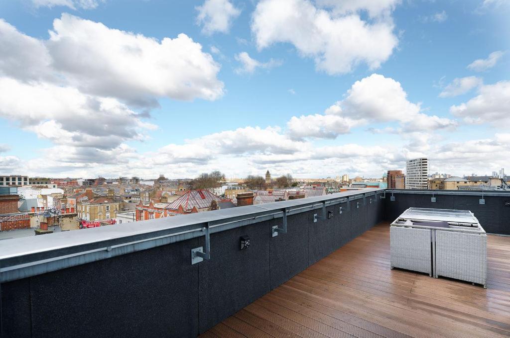 Modern Serviced 3-Bedroom Flat In East Londen Buitenkant foto