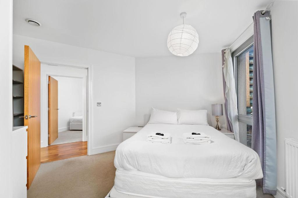 Modern Serviced 3-Bedroom Flat In East Londen Buitenkant foto