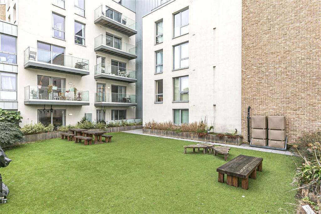 Modern Serviced 3-Bedroom Flat In East Londen Buitenkant foto