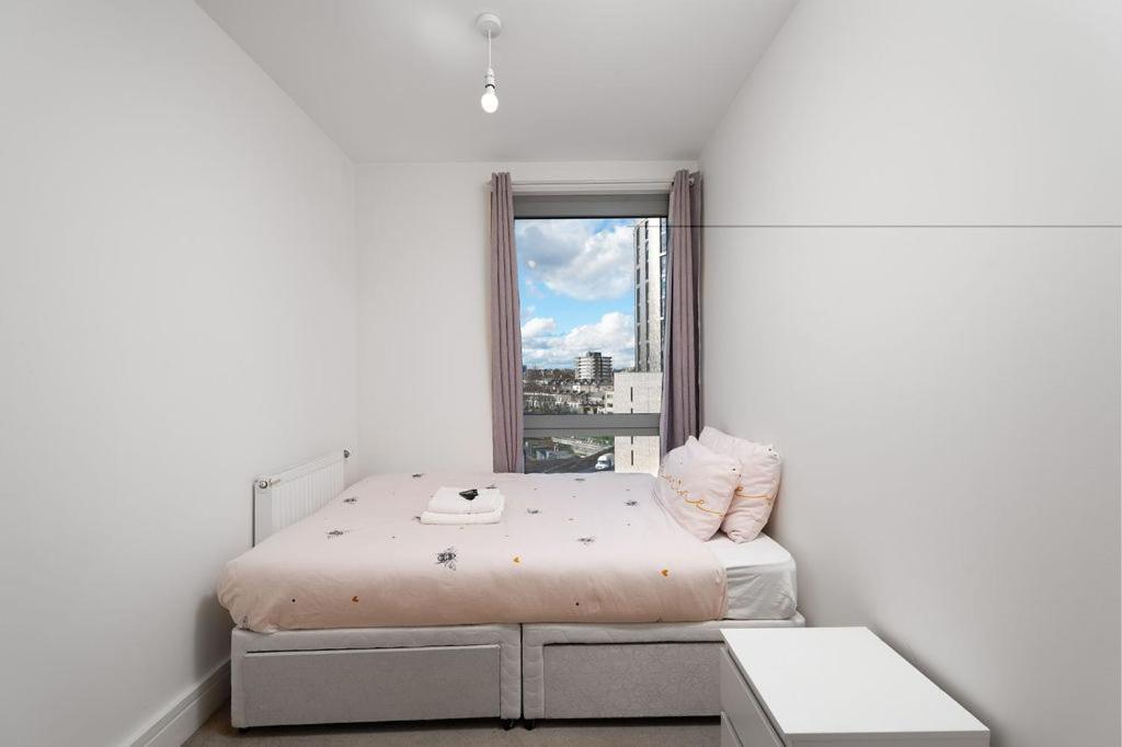 Modern Serviced 3-Bedroom Flat In East Londen Buitenkant foto
