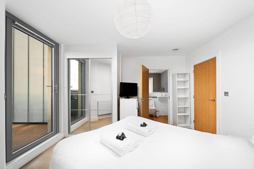 Modern Serviced 3-Bedroom Flat In East Londen Buitenkant foto